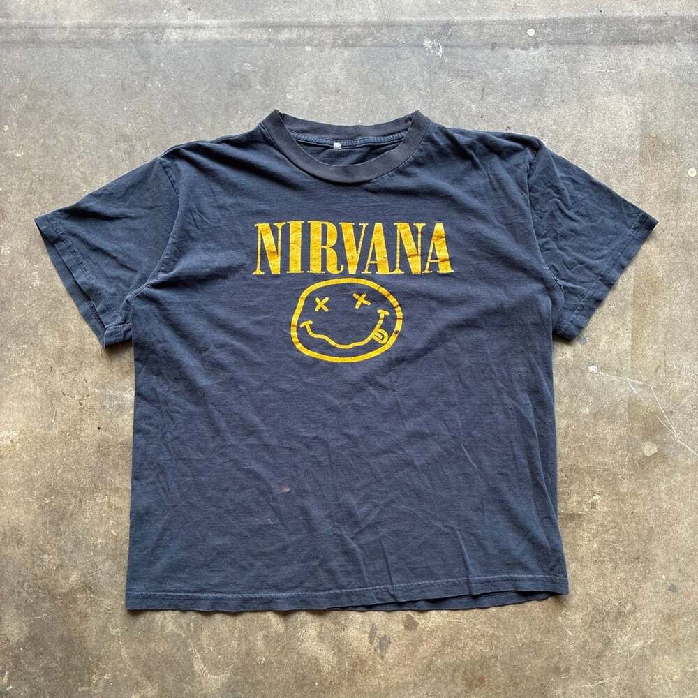 Vintage early 2010’s Nirvana Band T-Shirt Smiley Face Grunge Rock Concert Tee